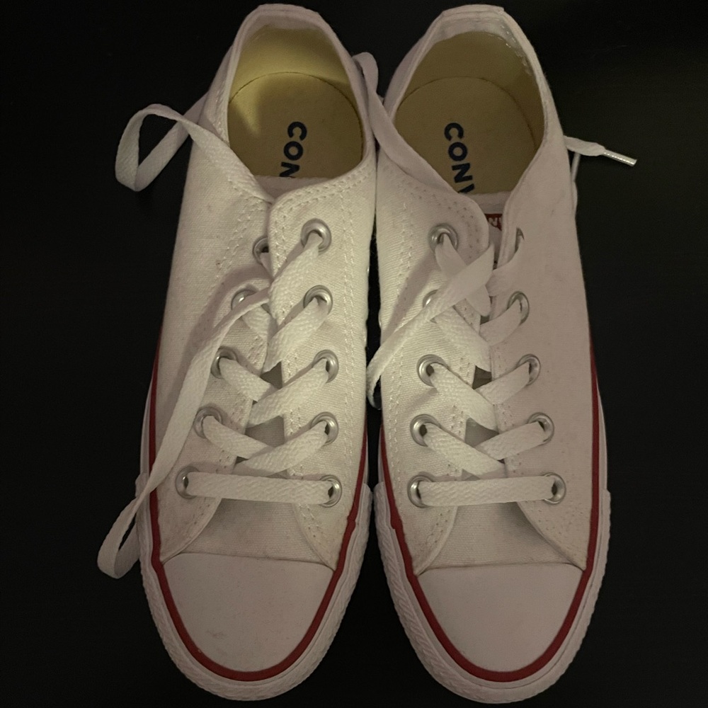Women’s Low Top Converse Size 6